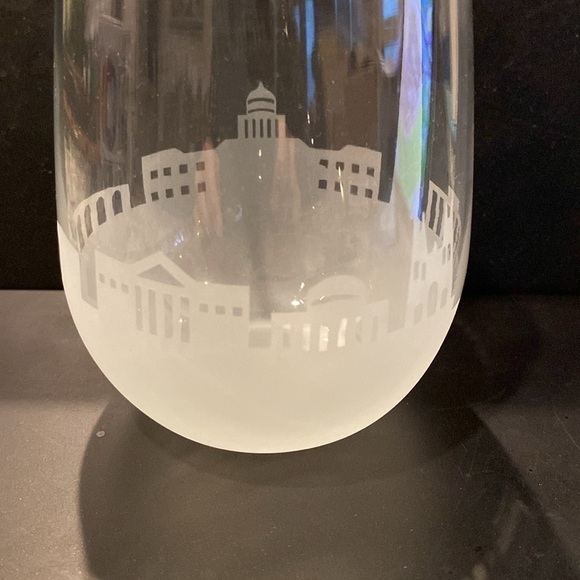 Uncommon Goods etched skyline wine glass - Washington DC - Picture 4 of 11